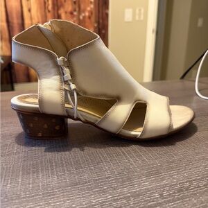 Unity in Diversity Shasta Daisy White (chalk) Leather Heeled Sandals